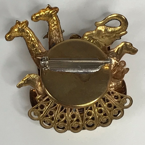 SALE♦️3/$25 Pin Brooch Noah’s Ark Gold Tone Pearls - Picture 3 of 5